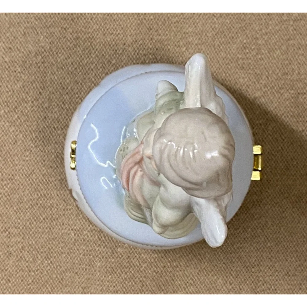 Vintage 1990 Porcelain Angel Girl W Open Arms Trinket Hinged Box Stars & Clouds